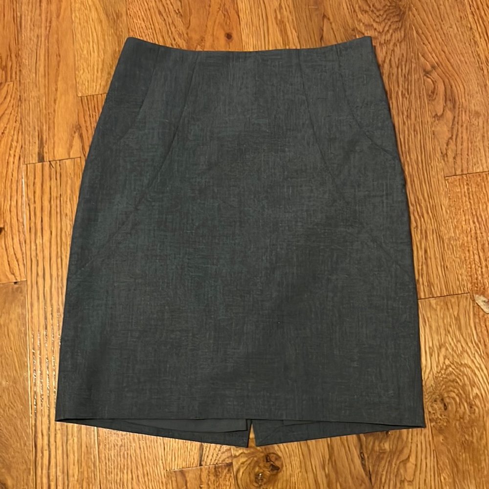 The Limited gray pencil skirt, size 4, excellent condition